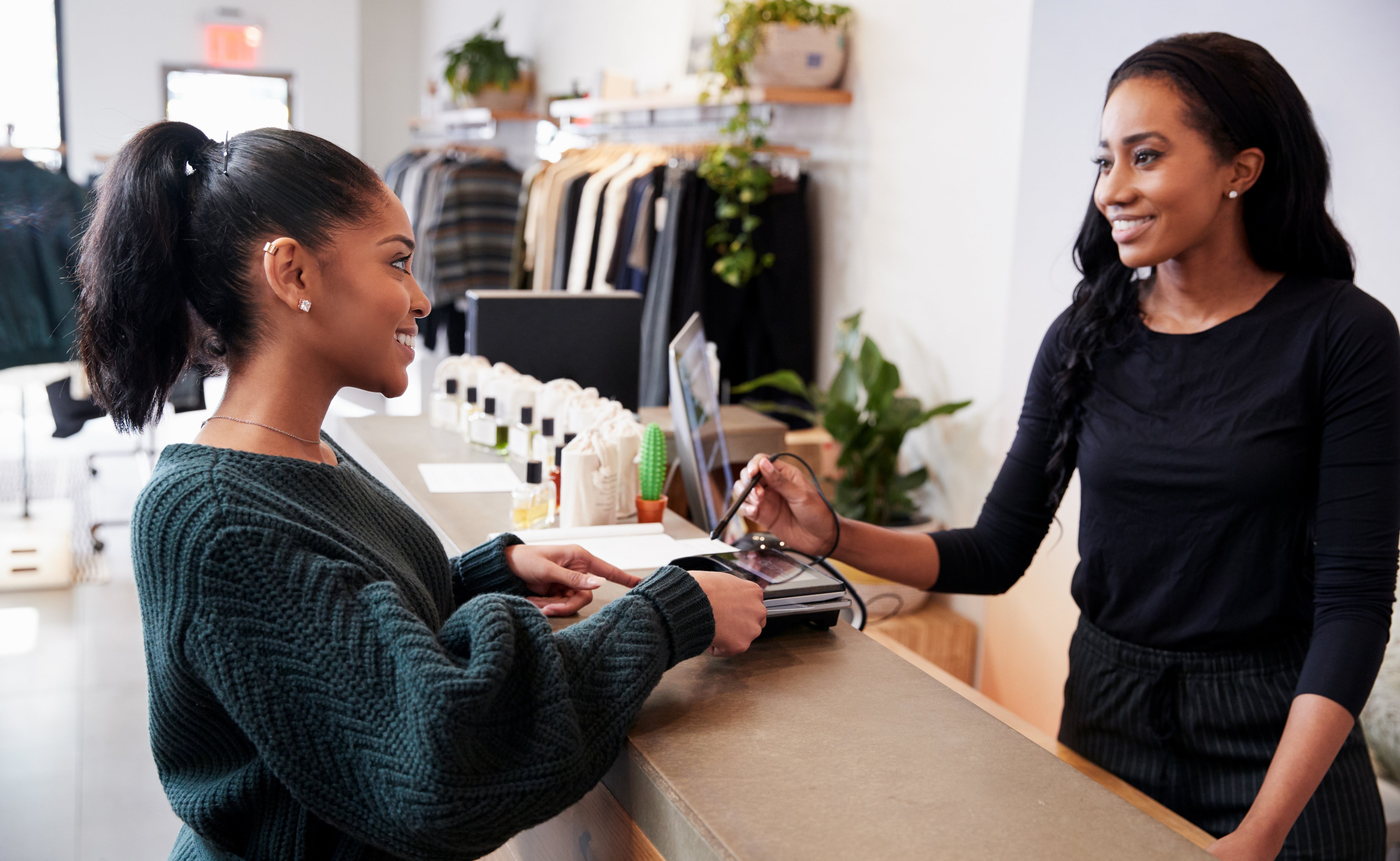 Man paying for dinner with credit card